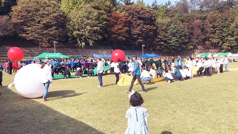 부대시설 잔디 운동장 이미지