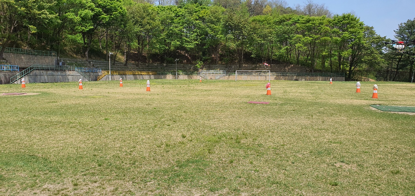 부대시설 잔디 운동장 이미지