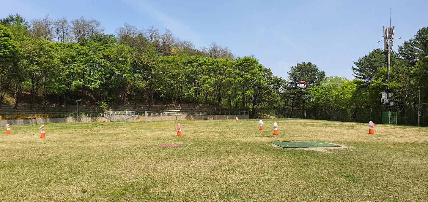 부대시설 잔디 운동장 이미지